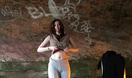 Imádnivaló fiatal hercegnő Lia Morano tele van magyarul beszélő pornó Tökéletes punci.