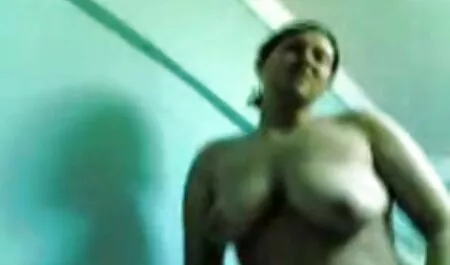 VRALLURE megmutatja, milyen buzgó leszbikus pornok ő!