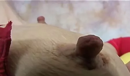 Dögös játszik a ingyen nézhető pornó játékokkal a kamerák előtt