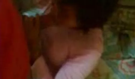 Rugalmas krasznai tunde porno szex Lány Baszva a kanapén