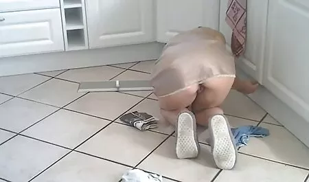 Nonoka a bikini merül a golyó spriccelős porno