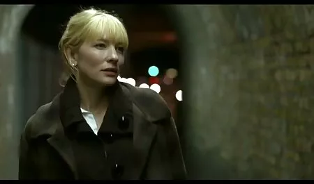 Mrs. ingyen pornok Williams Hármasban volt az utcán.