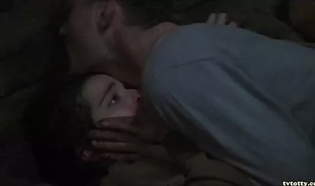 A zsír kitölti egy öreg fekete ember száját forró ingyen pornó oldalak spermával egy amatőr videóban.