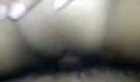 Aranyos barna játszik a mellét, punci ingyen pornó