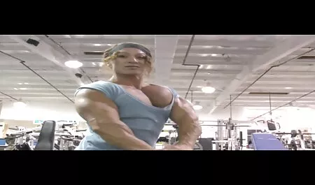 MILF hozza a hőt a forró zuhany porno video ingyen