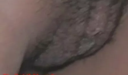 Mark lehajol, majd online pornofilmek megmutatja magát