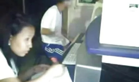 Az aranyos srác vesz egy kakas ingyen érett pornó a szájába, ami cumshot.