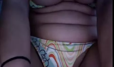 Tüzes pornofilmek ingyen MILF Phyllisha veszi kakas a garázsba.