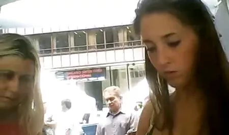 Rázza a fantasztikus seggét, hogy a kemény online pornofilmek kakas