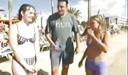 Egy anya fia porno ingyen hűtlen nő piszkos szopást ad mély torokkal.