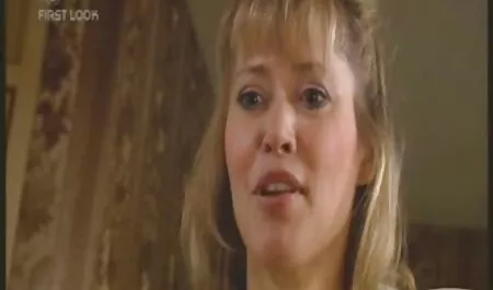 Gyönyörű Szőke Tini online filmekporno levetkőzik.
