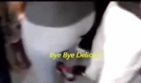 Perverz ingyen pornó online dadus maszturbál a pincér házában.